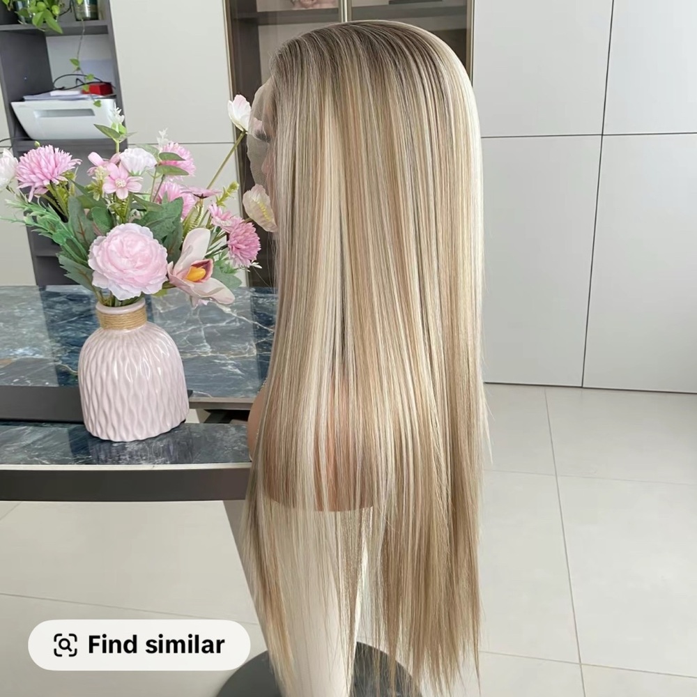 Luxurious Ash Blonde Long Wig - Picture 4 of 5